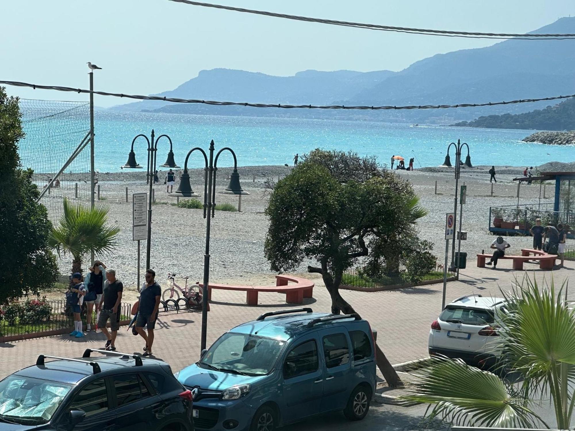 Appartamento Aria Del Mare Ventimiglia Exterior foto