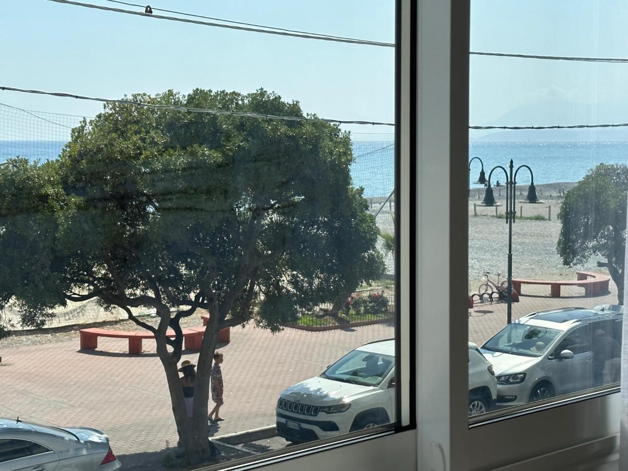 Appartamento Aria Del Mare Ventimiglia Exterior foto